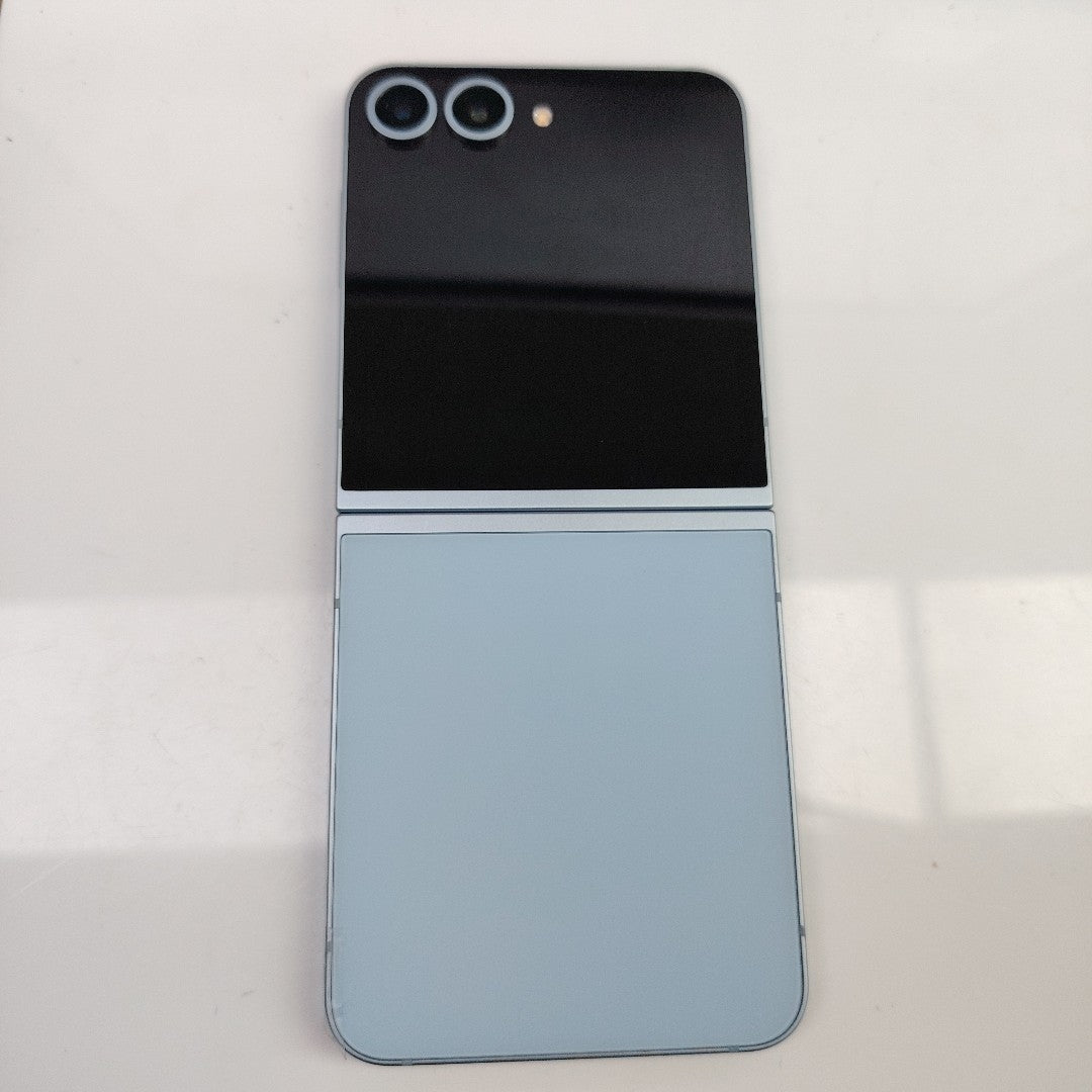 CELULAR SAMSUNG GALAXY Z FLIP6 SM-F741B (2024) 256 GB 12 GB RAM (SEMINUEVO)