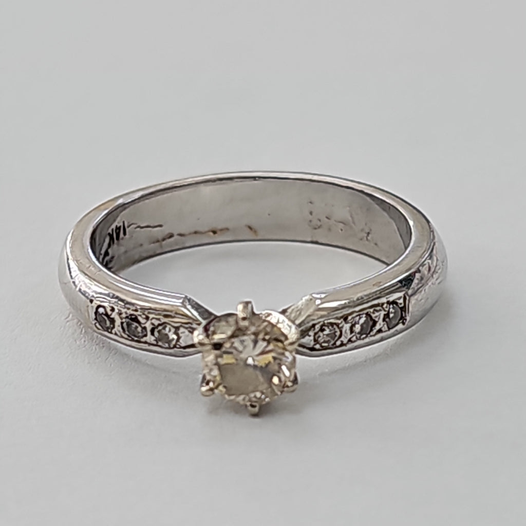 ANILLITO ORO BLANCO 14 K 7.8 GRMS (SEMINUEVO)