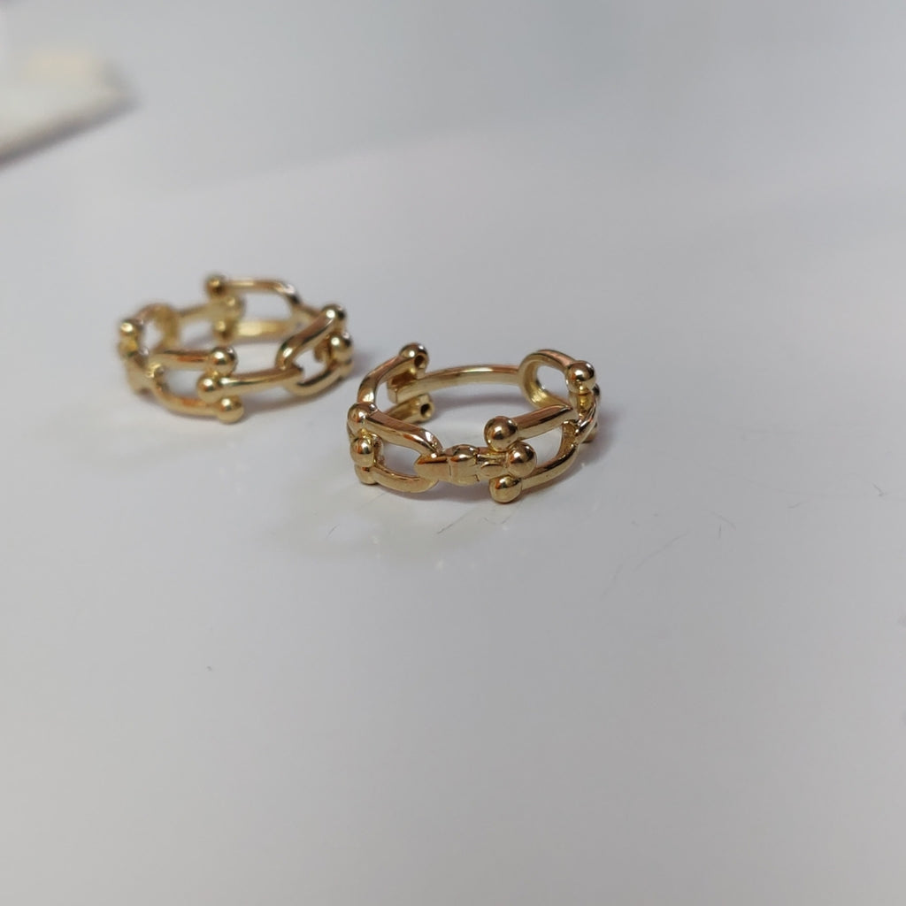 HUGGIES ORO 14K 2.4 (NUEVO)