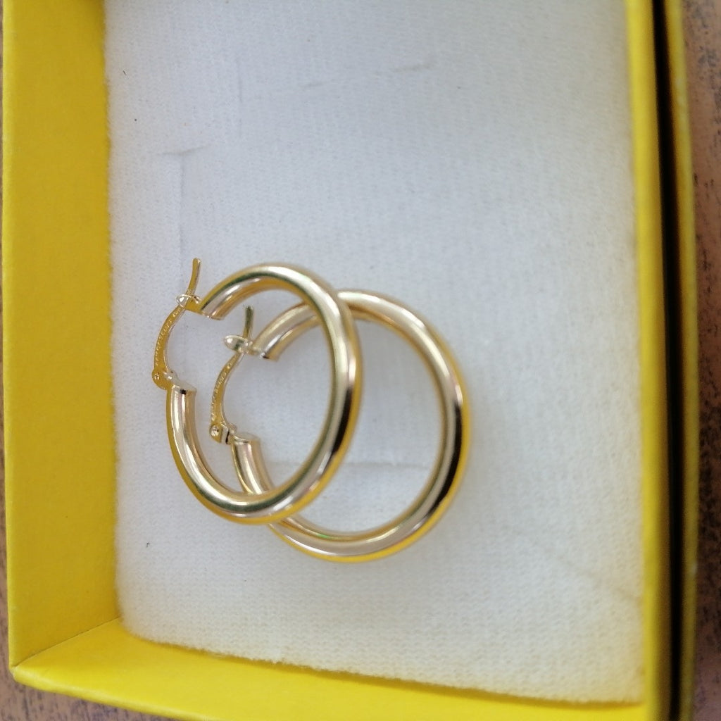ARETES TEJIDO ARRACADAS LISAS HUECAS 14K 2.1 GR (NUEVO)