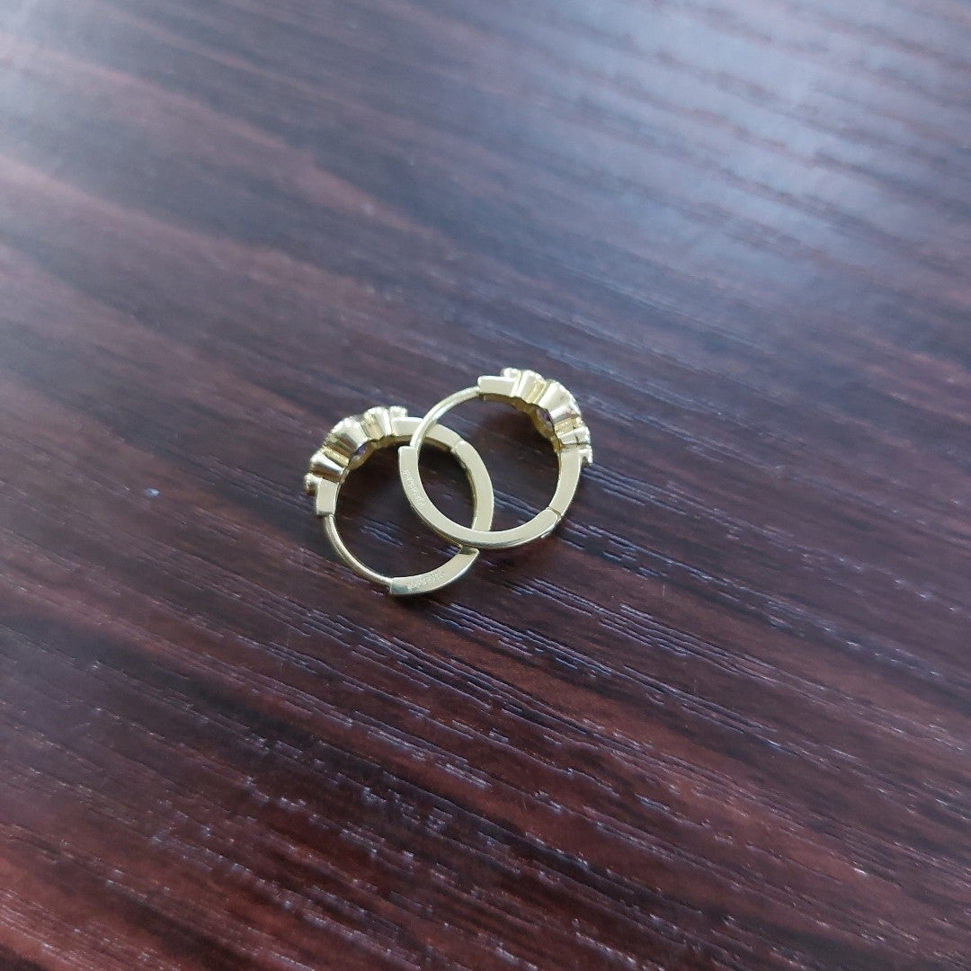 ARETES HUGGIES MORADO 14K 2.6 GR H 96 (NUEVO)