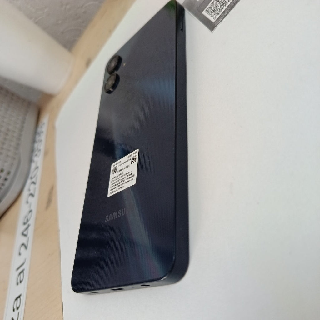 CELULAR SAMSUNG GALAXY A06 SM-A065M (2024) 128 GB 4 GB RAM (SEMINUEVO)