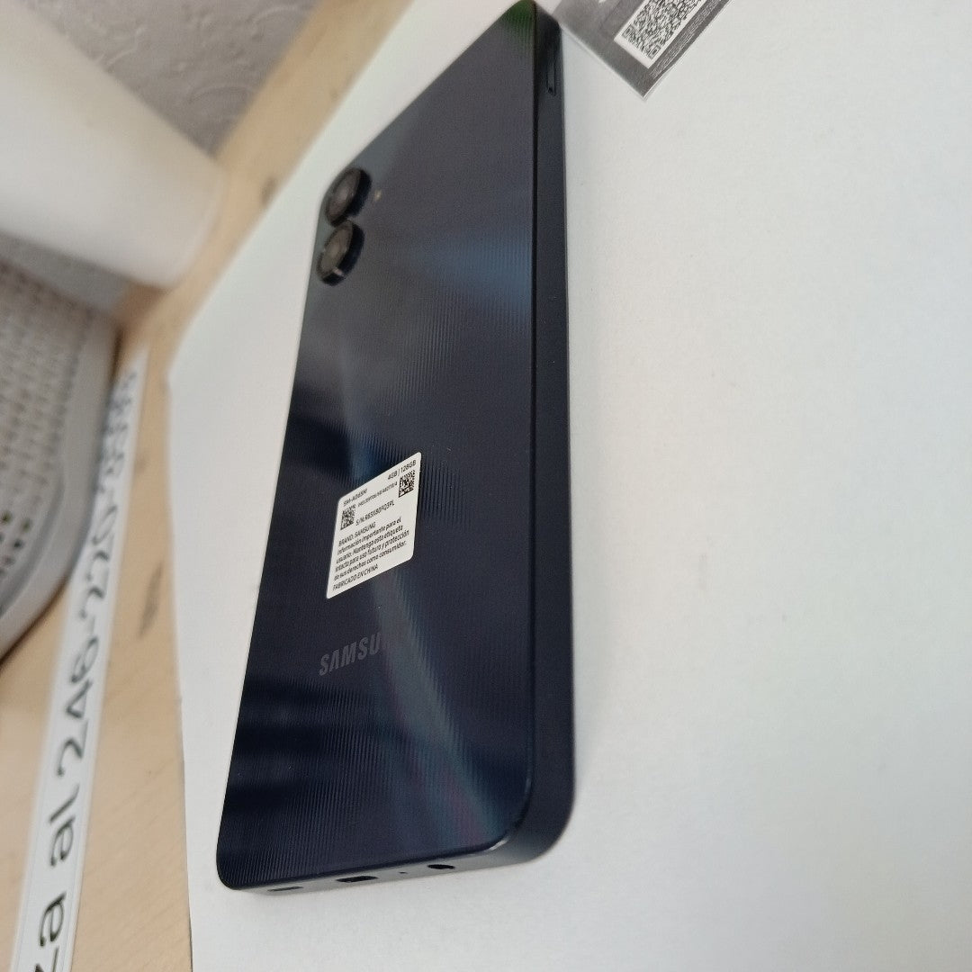 CELULAR SAMSUNG GALAXY A06 SM-A065M (2024) 128 GB 4 GB RAM (SEMINUEVO)