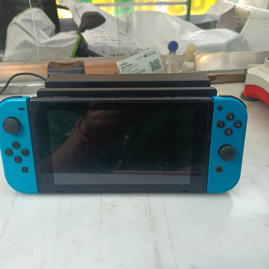 CONSOLA DE VIDEOJUEGO NINTENDO SWITCH 1.1 32 GB (SEMINUEVO)