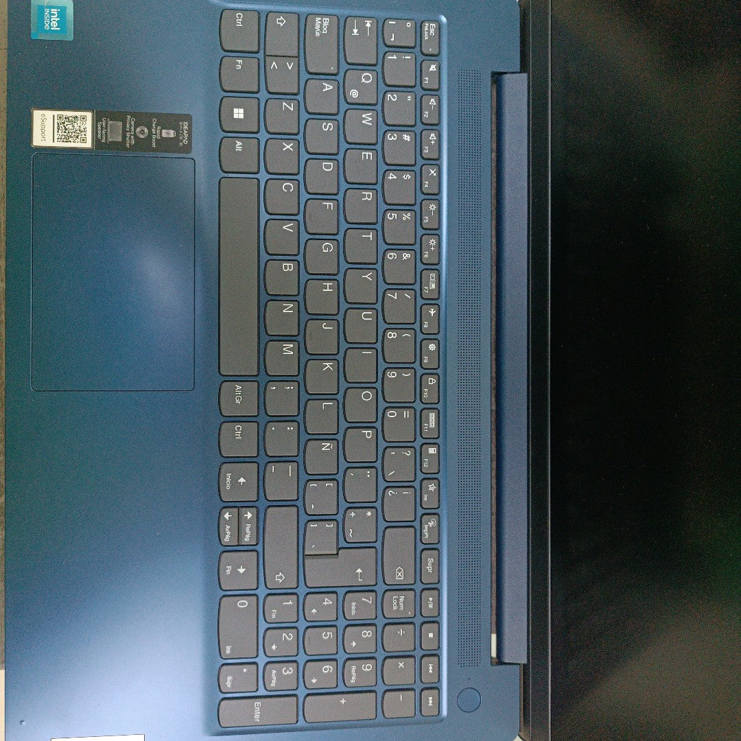 LAPTOP LENOVO IDEAPAD SLIM 3 15IAN8 (2024) 512 GB SSD 8 GB RAM (SEMINUEVO)