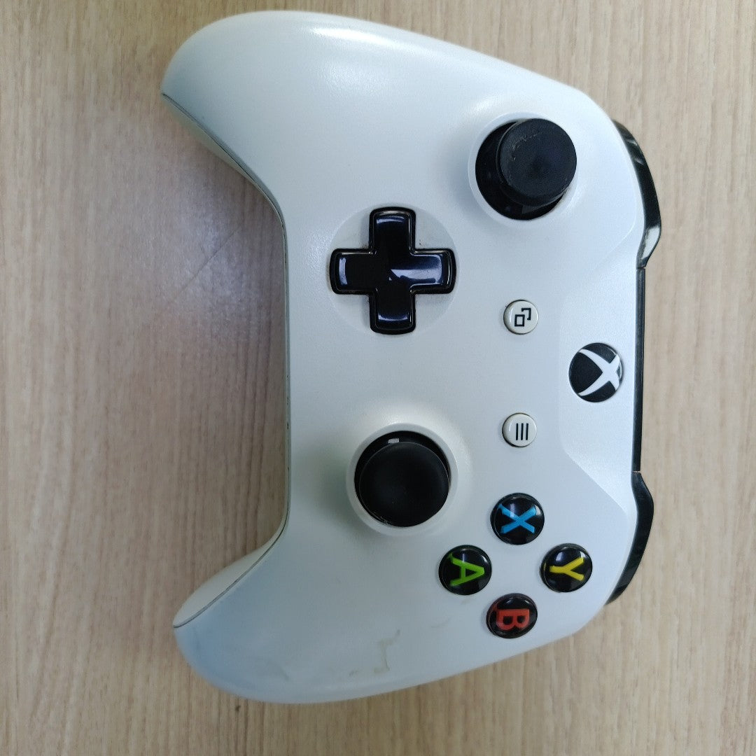CONSOLA DE VIDEOJUEGO MICROSOFT XBOX ONE S 1 TB (SEMINUEVO)