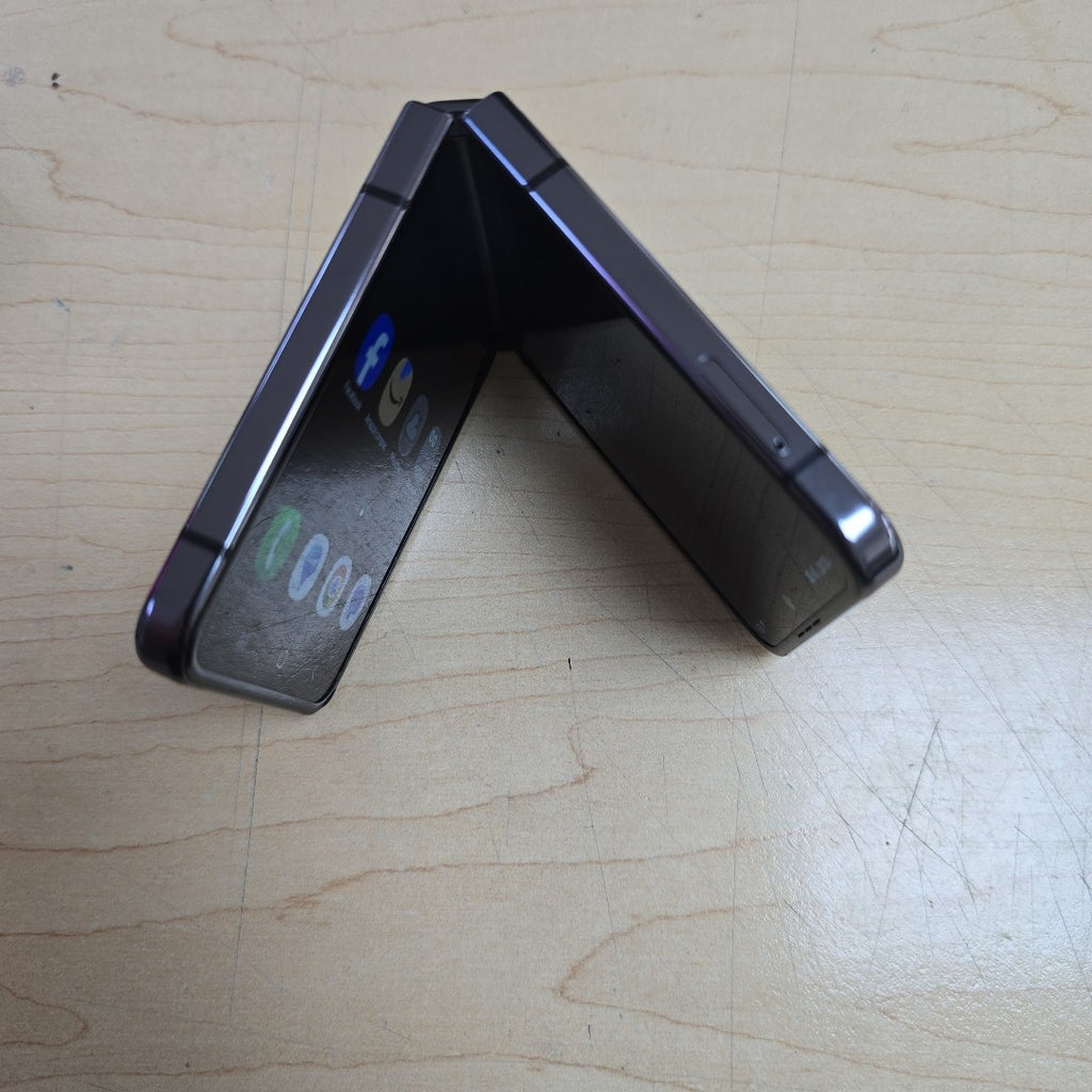 CELULAR SAMSUNG GALAXY Z FLIP 5 SM-F731B (2023) 256 GB 8 GB RAM (SEMINUEVO)