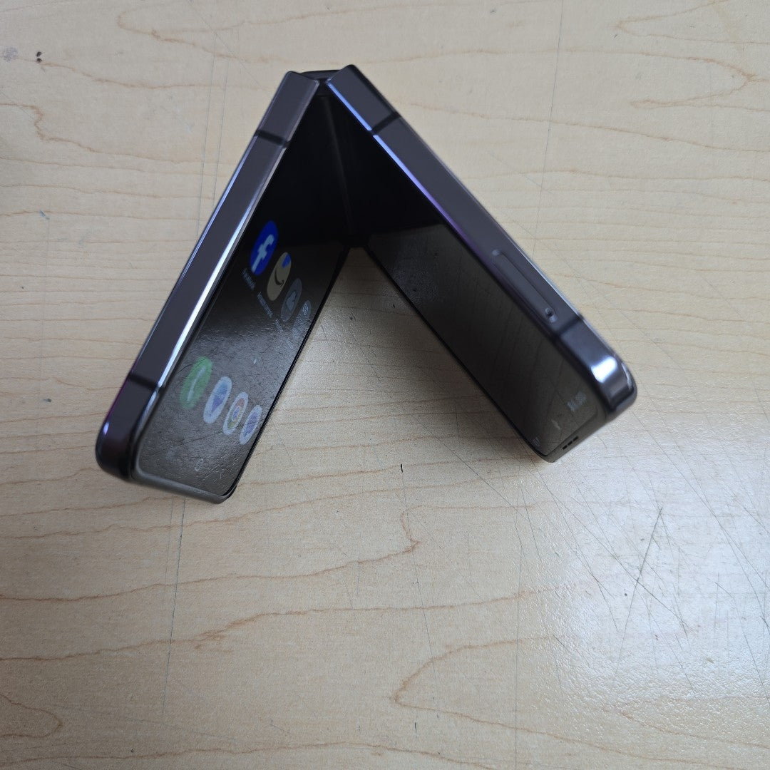 CELULAR SAMSUNG GALAXY Z FLIP 5 SM-F731B (2023) 256 GB 8 GB RAM (SEMINUEVO)