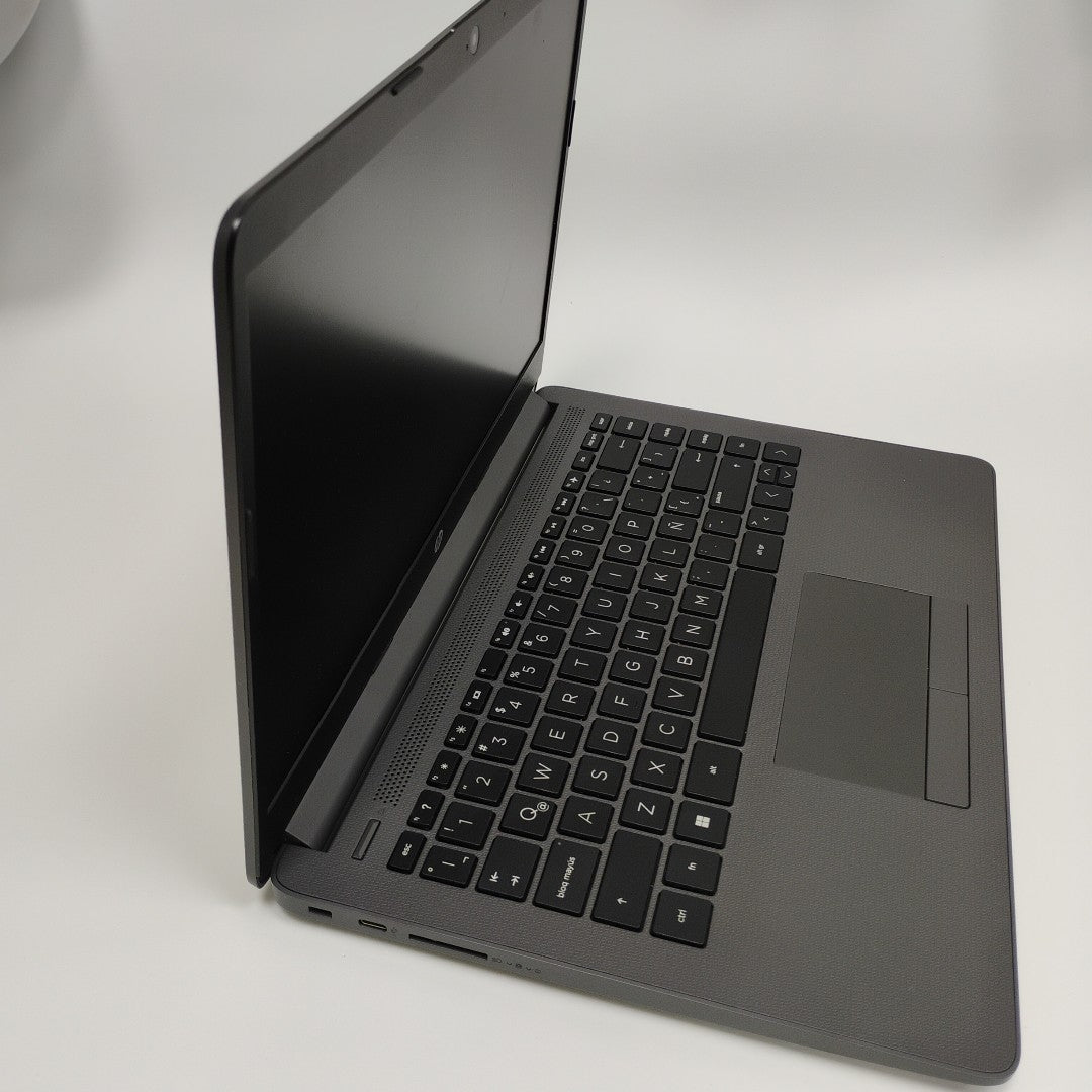 LAPTOP HP 245 G9 (2023) (SEMINUEVO)