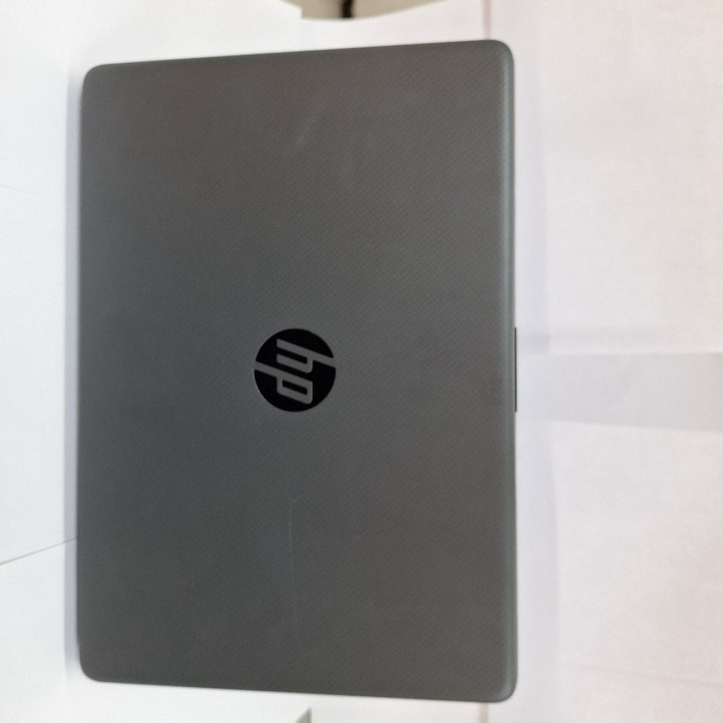 LAPTOP HP 245 G8 (2021) 1 TB + 128 GB SSD 8 GB RAM (SEMINUEVO)