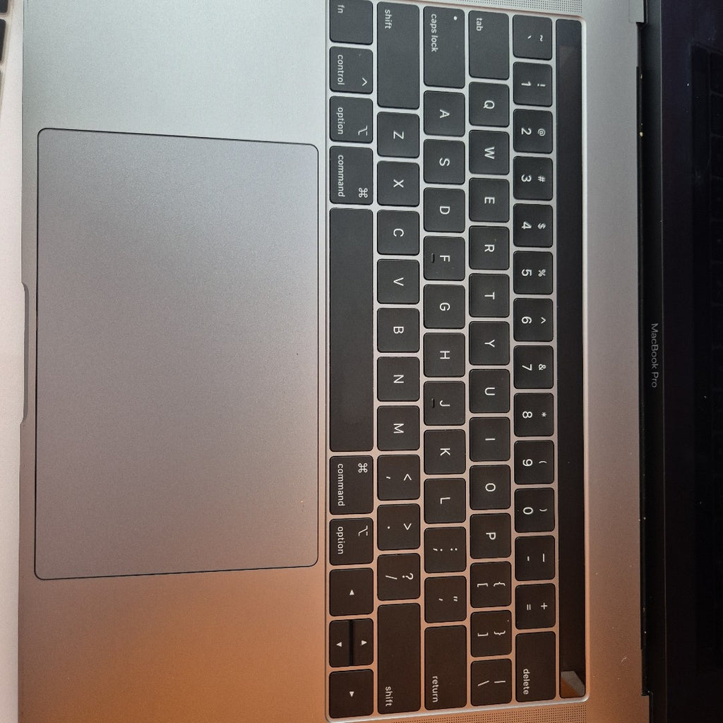 LAPTOP APPLE MACBOOK PRO 15" 2018 2.9 A1990 512 GB SSD 32 GB RAM (SEMINUEVO)