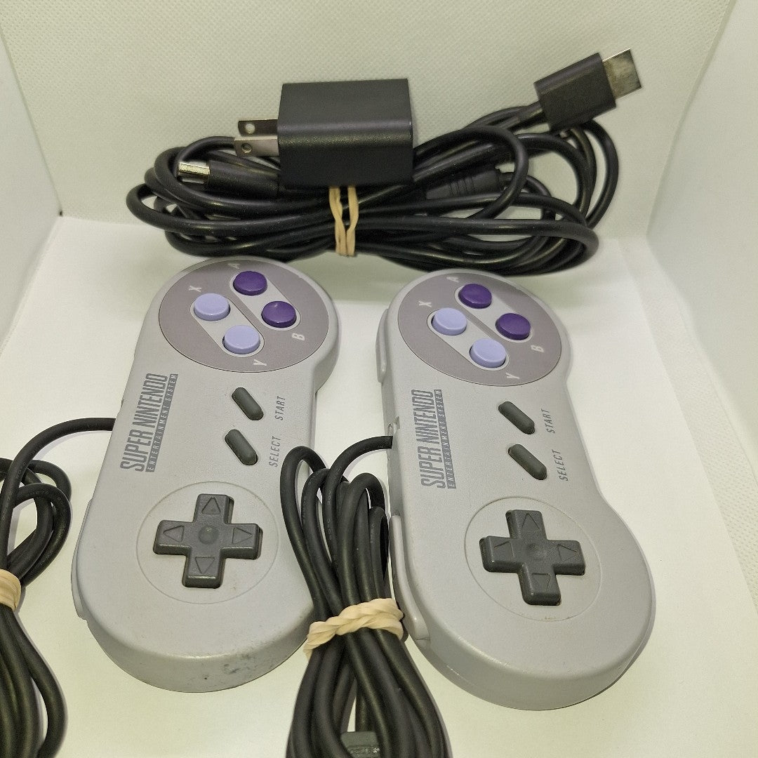 CONSOLA DE VIDEOJUEGO NINTENDO SUPER NES CLASSIC MINI 21 JUEGOS PRECARGADOS (SEMINUEVO)