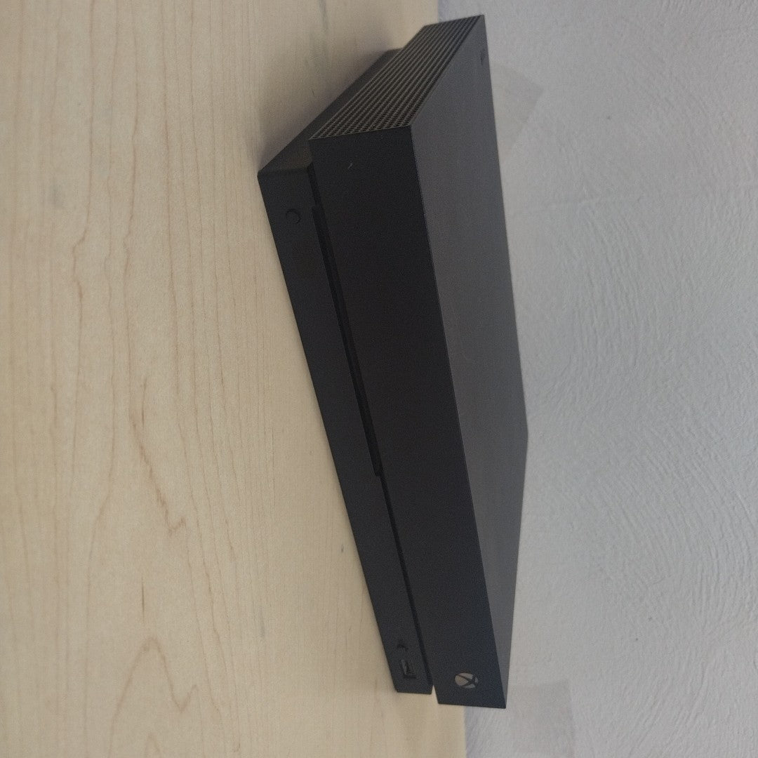 CONSOLA DE VIDEOJUEGO MICROSOFT XBOX ONE X 1 TB (SEMINUEVO)