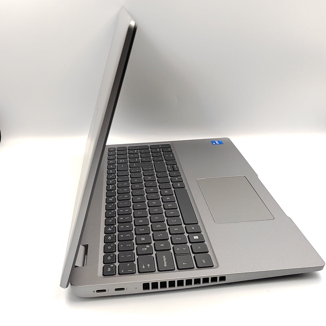 LAPTOP DELL LATITUDE 5540 (2024) 256 GB SSD 16 GB RAM (SEMINUEVO)