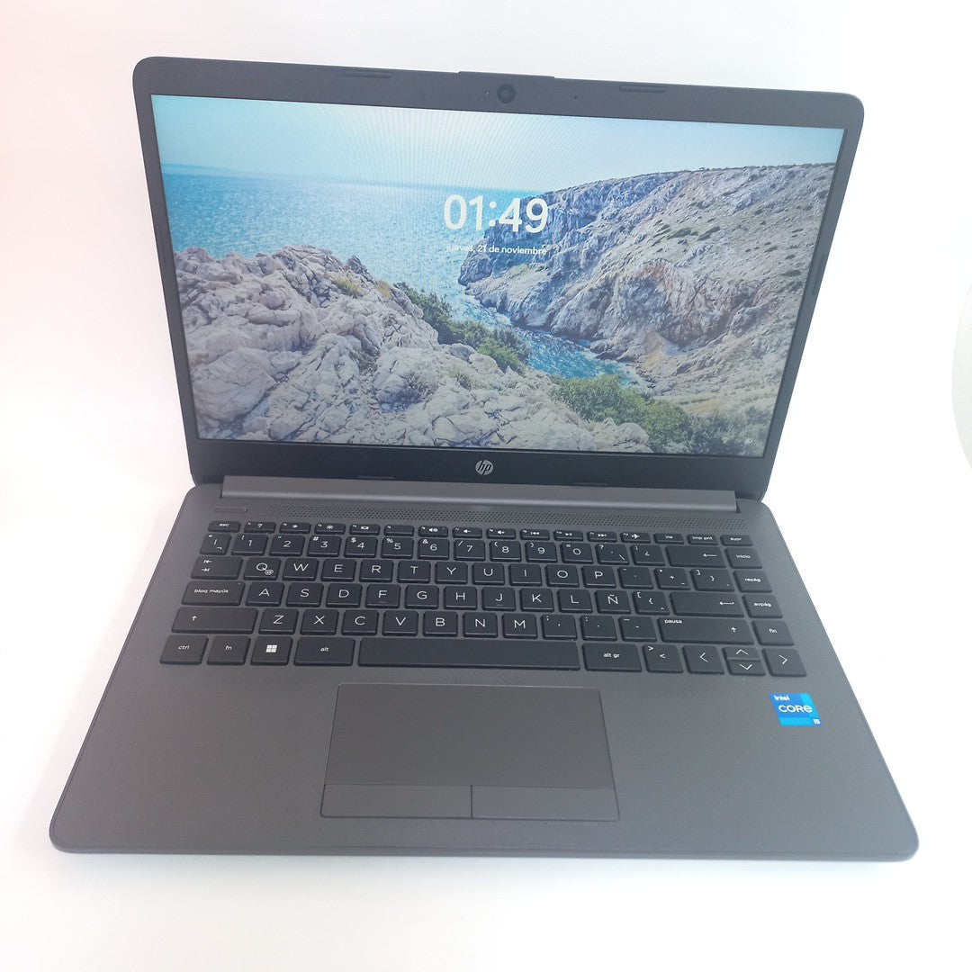 LAPTOP HP 240 G8 (2022) 512 GB SSD 8 GB RAM (SEMINUEVO)