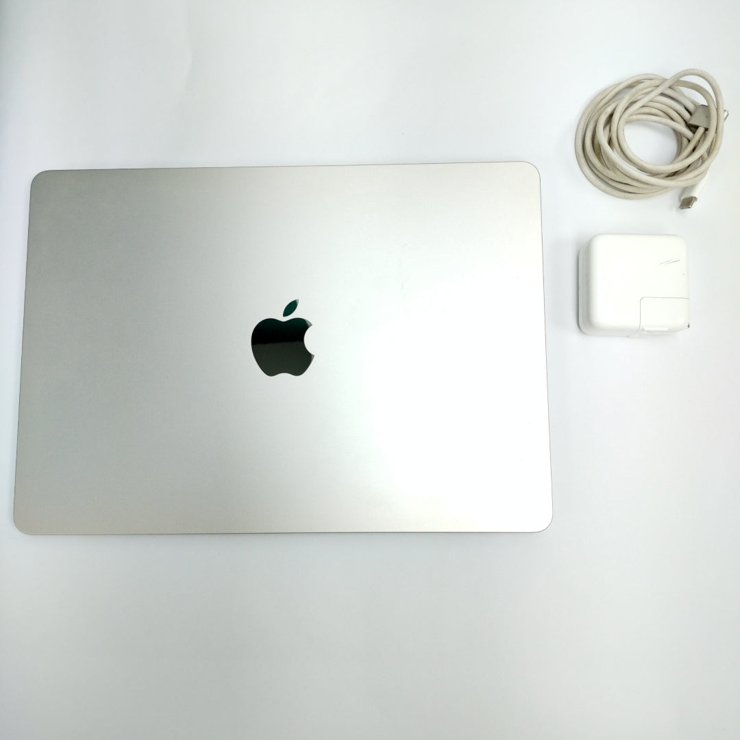 LAPTOP APPLE MACBOOK AIR 13&quot; 2022 3.49 A2681 (8 CPU/8 GPU) 256 GB SSD 8 GB RAM (SEMINUEVO)