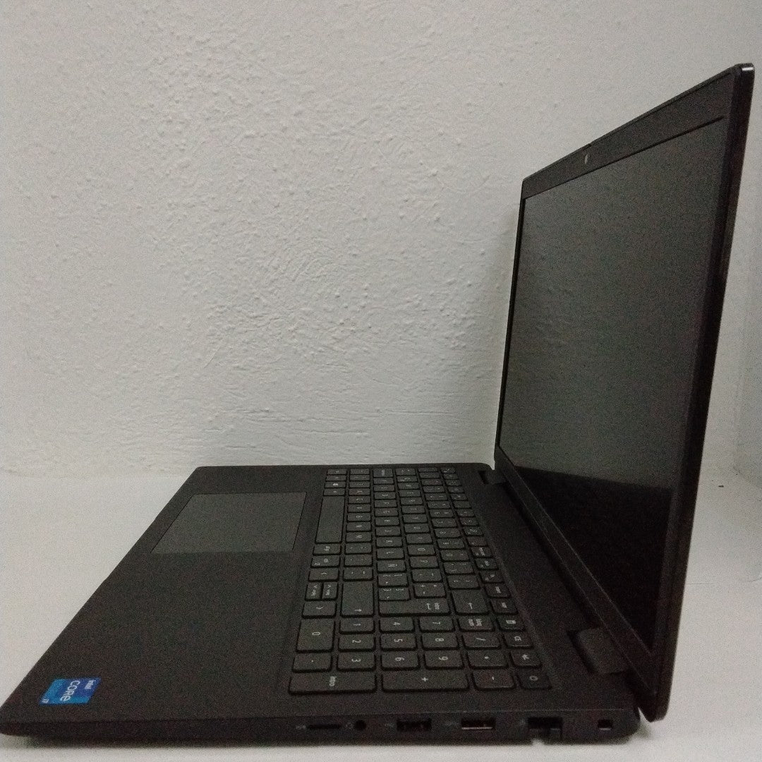 LAPTOP DELL LATITUDE 3520 (2022) 512 GB SSD 16 GB RAM (SEMINUEVO)