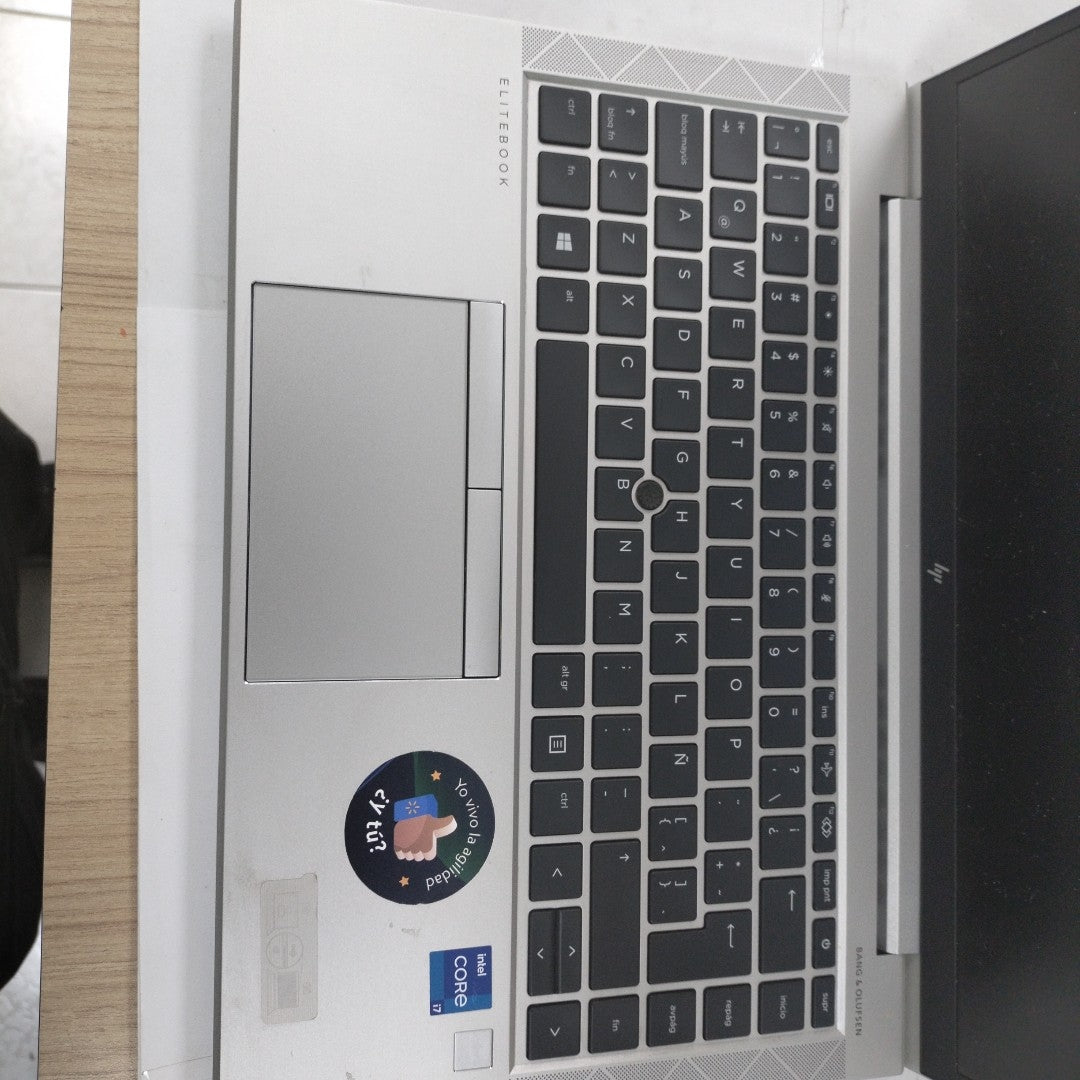 LAPTOP HP ELITEBOOK 840 G8 (2022) 256 GB SSD 16 GB RAM (SEMINUEVO)