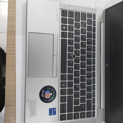 LAPTOP HP ELITEBOOK 840 G8 (2022) 256 GB SSD 16 GB RAM (SEMINUEVO)