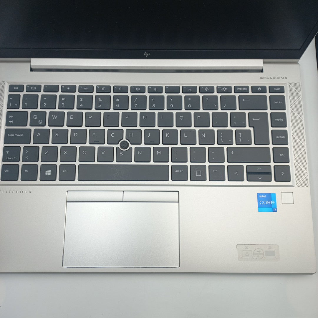 LAPTOP HP ELITEBOOK 840 G8 (2023) 256 GB SSD 16 GB RAM (SEMINUEVO)