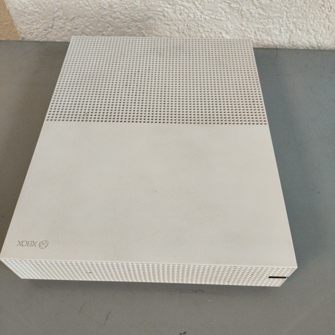 CONSOLA DE VIDEOJUEGO MICROSOFT XBOX ONE S 1 TB (SEMINUEVO)