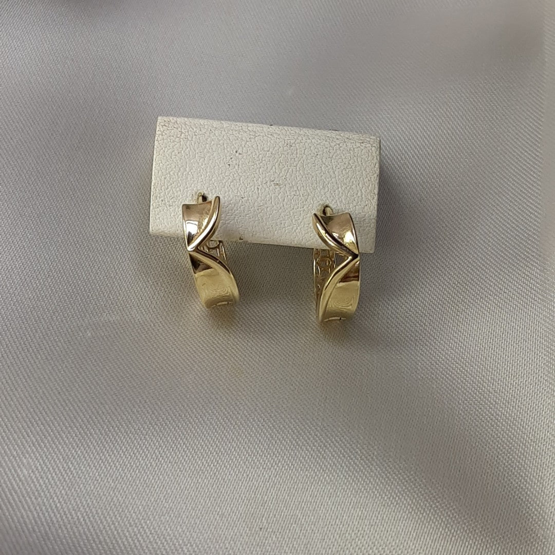 HUGGIES ORO 14K 2.7 (NUEVO)