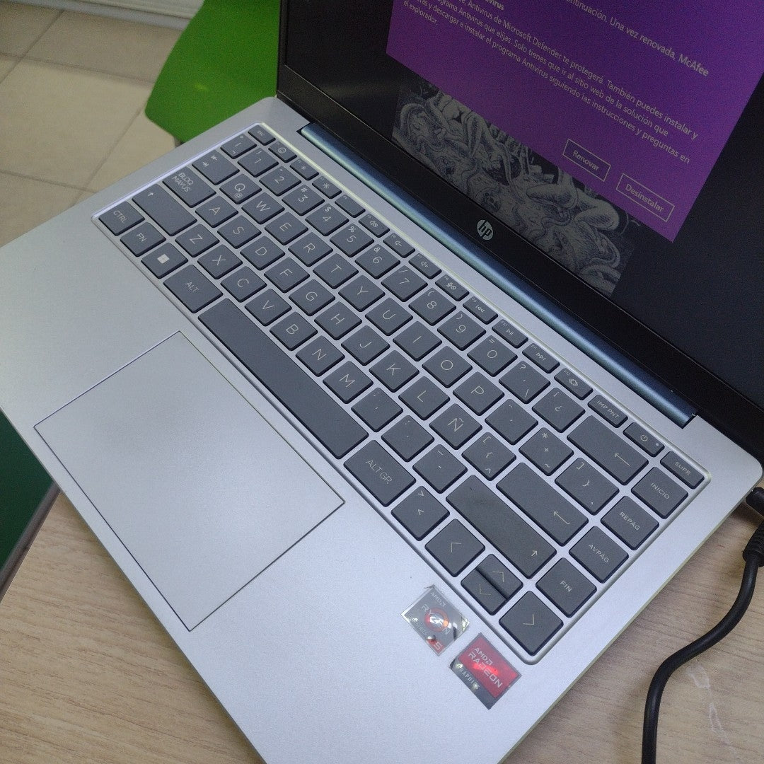 LAPTOP HP 14-EM0002LA (2023) 512 GB SSD 8 GB RAM (SEMINUEVO)