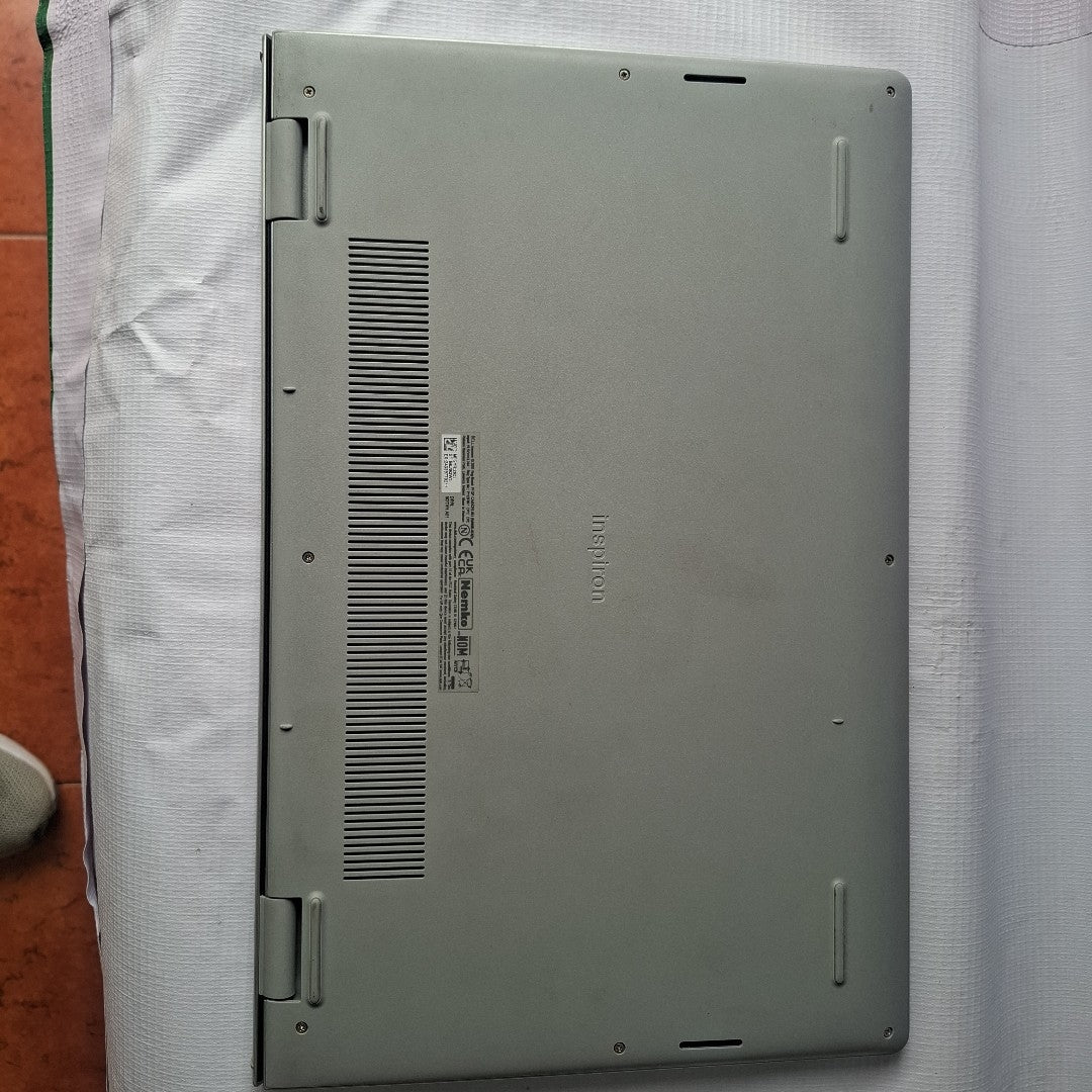 LAPTOP DELL INSPIRON 15 3520 (2023) 512 GB SSD 16 GB RAM (SEMINUEVO)