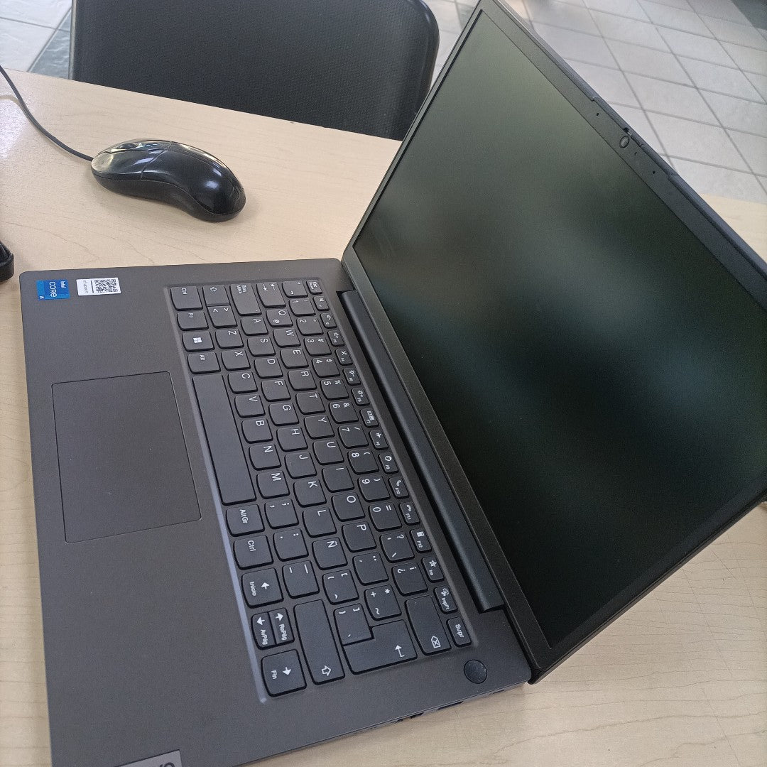 LAPTOP LENOVO V14 G2 ITL (2022) 256 GB SSD 8 GB RAM (SEMINUEVO)
