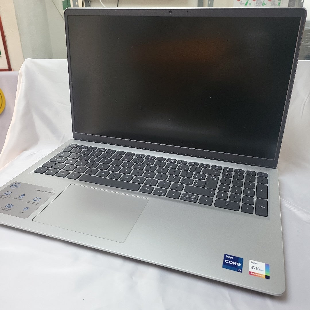 LAPTOP DELL INSPIRON 15 3511 (2023) 512 GB SSD 16 GB RAM (SEMINUEVO)