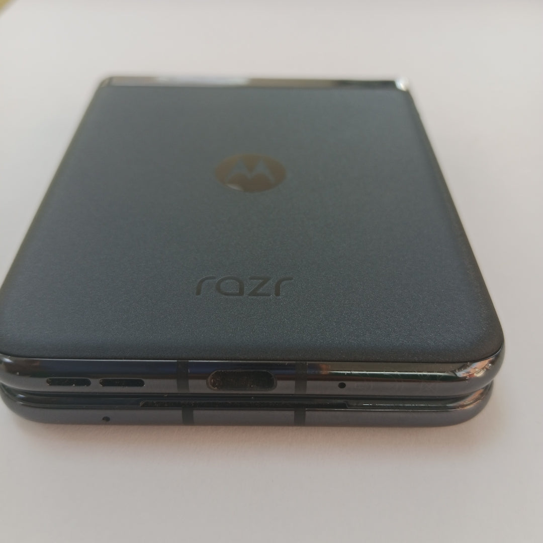 CELULAR MOTOROLA RAZR 40 ULTRA XT2321-2 (2023) 512 GB 12 GB RAM (SEMINUEVO)