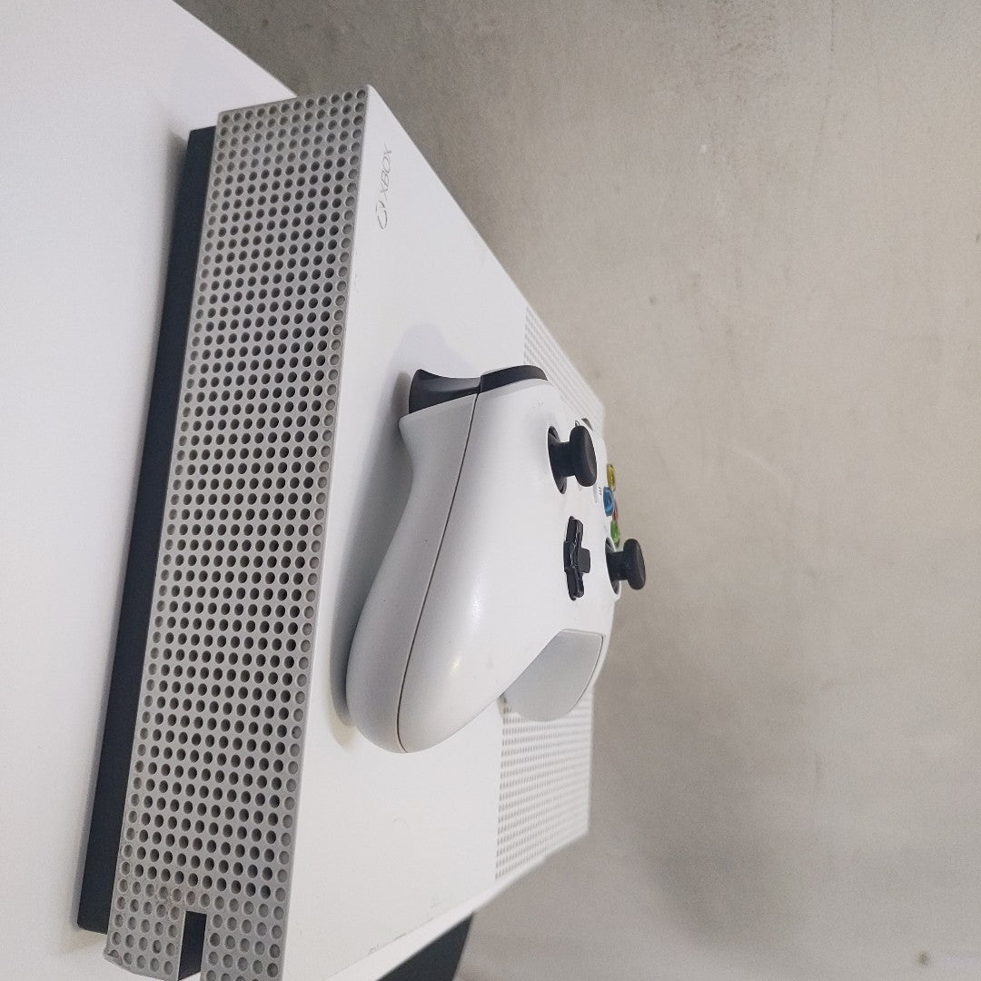 CONSOLA DE VIDEOJUEGO MICROSOFT XBOX ONE S 1 TB (SEMINUEVO)