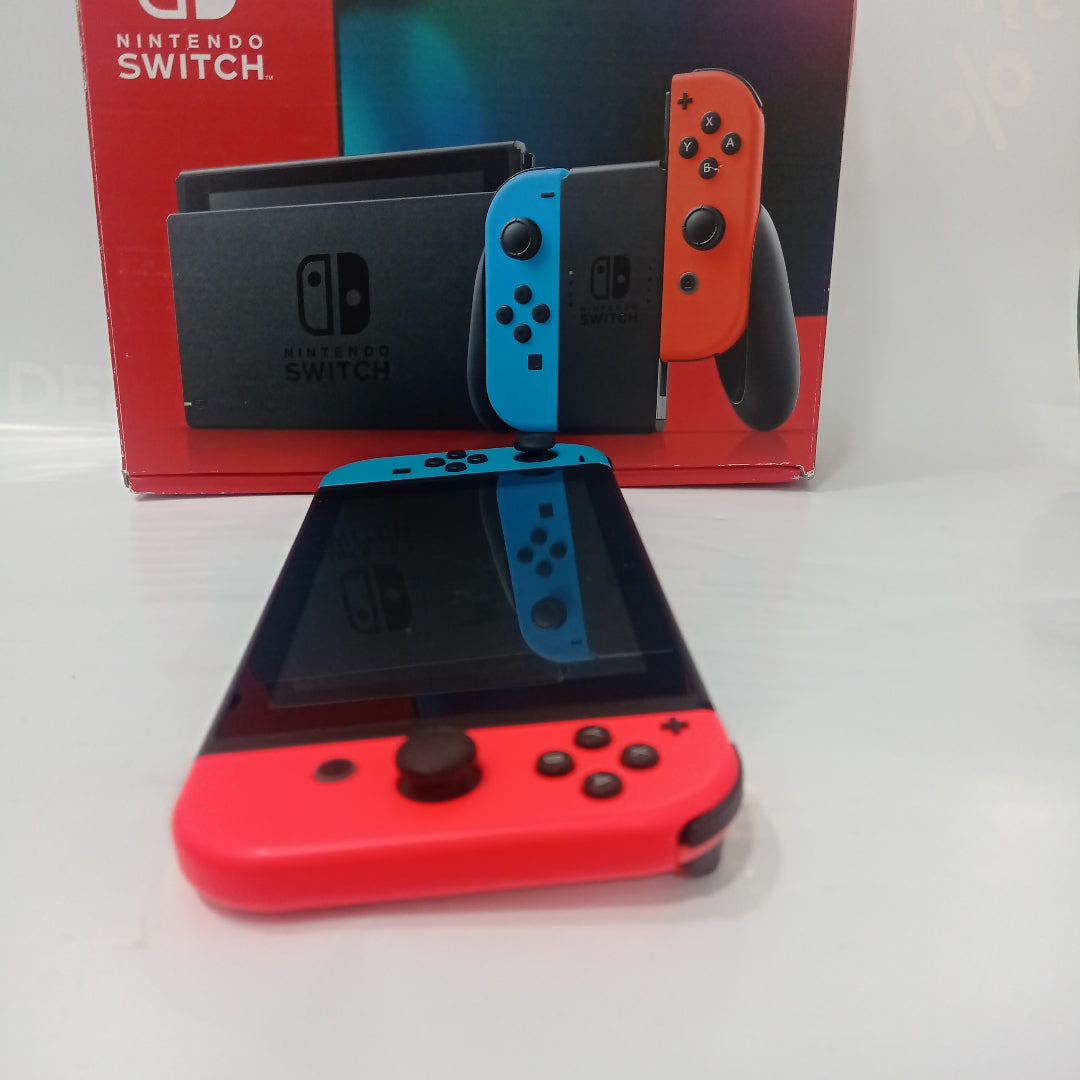 CONSOLA DE VIDEOJUEGO NINTENDO SWITCH 1.1 32 GB (SEMINUEVO)