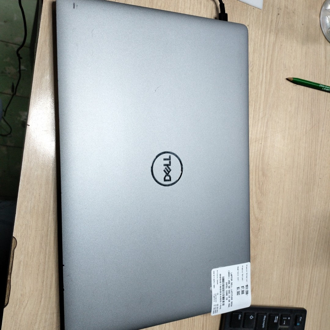 LAPTOP DELL LATITUDE 5520 (2021) 256 GB SSD 16 GB RAM (SEMINUEVO)