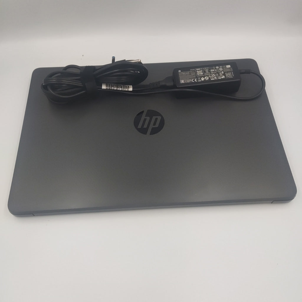 LAPTOP HP 250 G8 (2022) 1 TB 8 GB RAM (SEMINUEVO)
