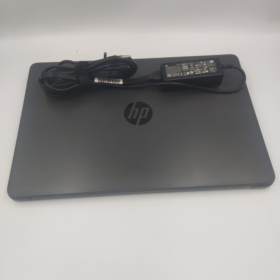 LAPTOP HP 250 G8 (2022) 1 TB 8 GB RAM (SEMINUEVO)