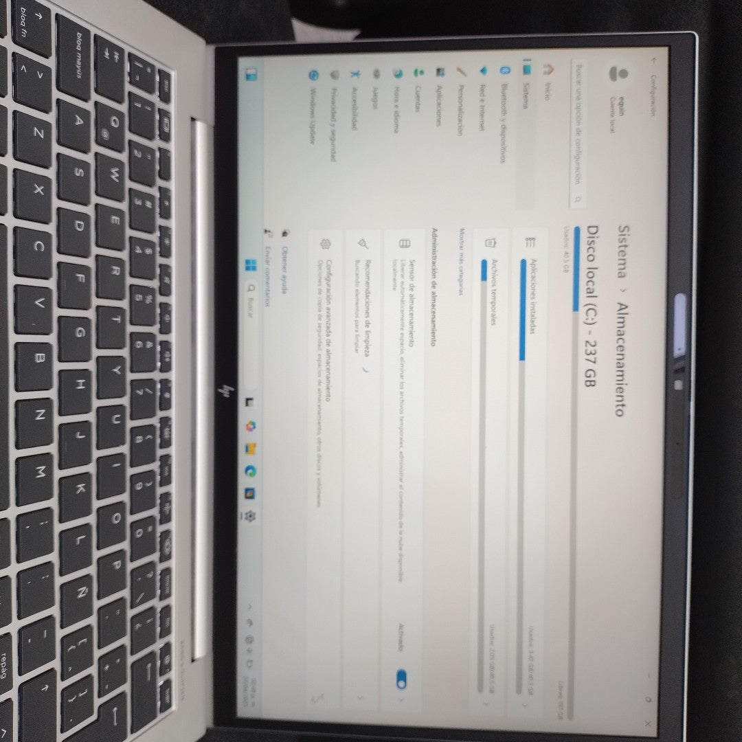LAPTOP HP ELITEBOOK 840 G10 (2024) 256 GB SSD 16 GB RAM (SEMINUEVO)