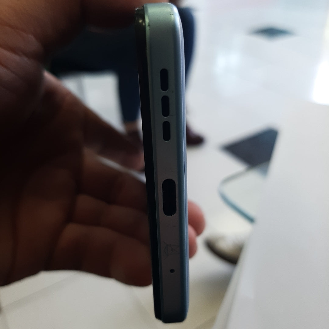 CELULAR MOTOROLA MOTO G24 POWER XT2425-1 (2024) 256 GB 8 GB RAM (SEMINUEVO)