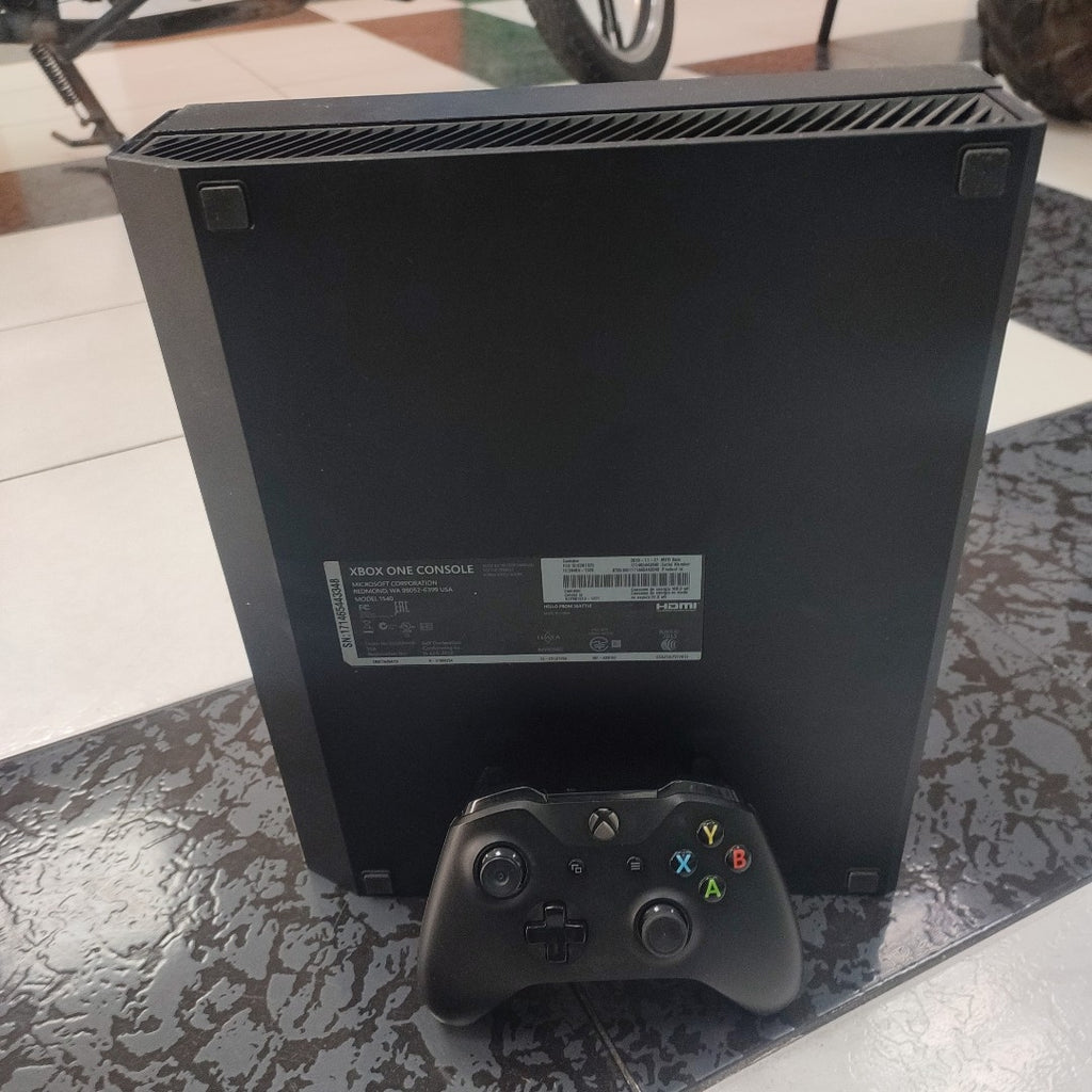 CONSOLA DE VIDEOJUEGO MICROSOFT XBOX ONE 1 TB (SEMINUEVO)