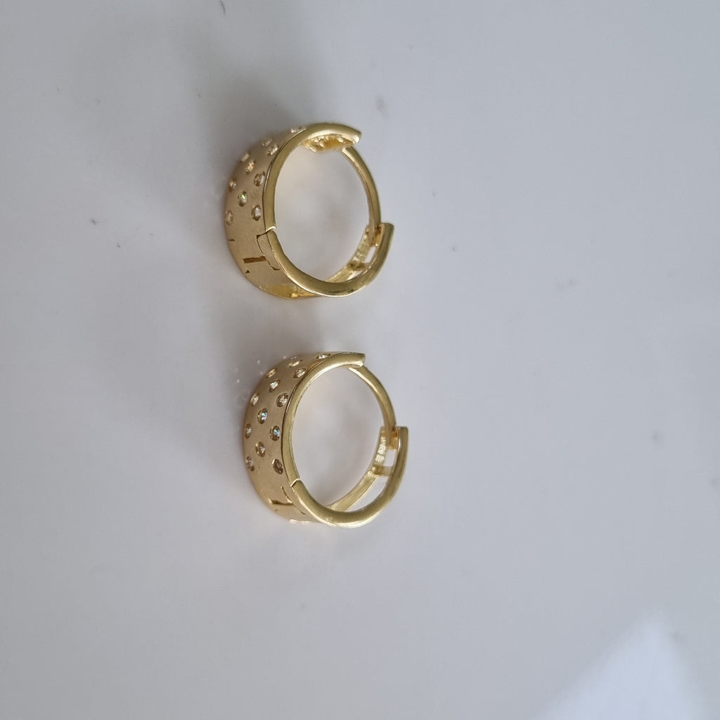HUGGIES ORO 14K 2.7 (NUEVO)