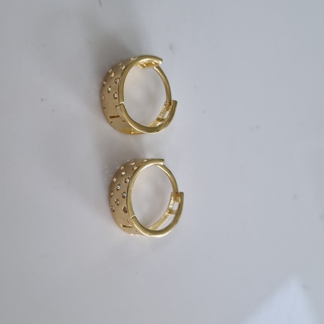 HUGGIES ORO 14K 2.7 (NUEVO)