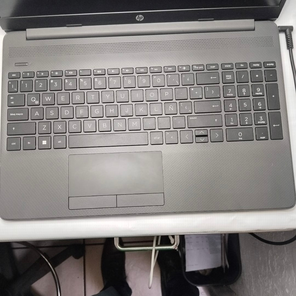 LAPTOP HP 255 G8 (2024) 1 TB SSD 32 GB RAM (SEMINUEVO)