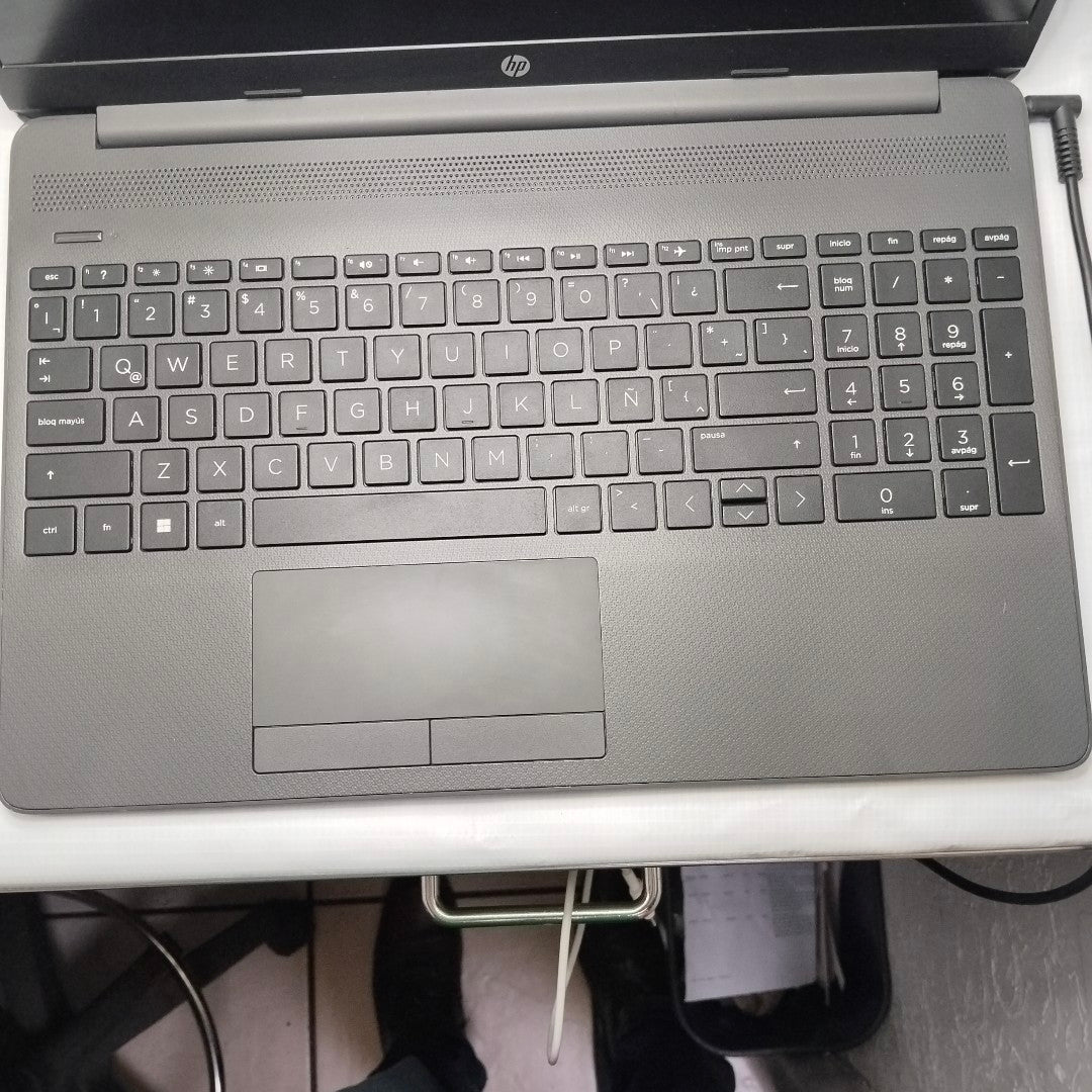 LAPTOP HP 255 G8 (2024) 1 TB SSD 32 GB RAM (SEMINUEVO)