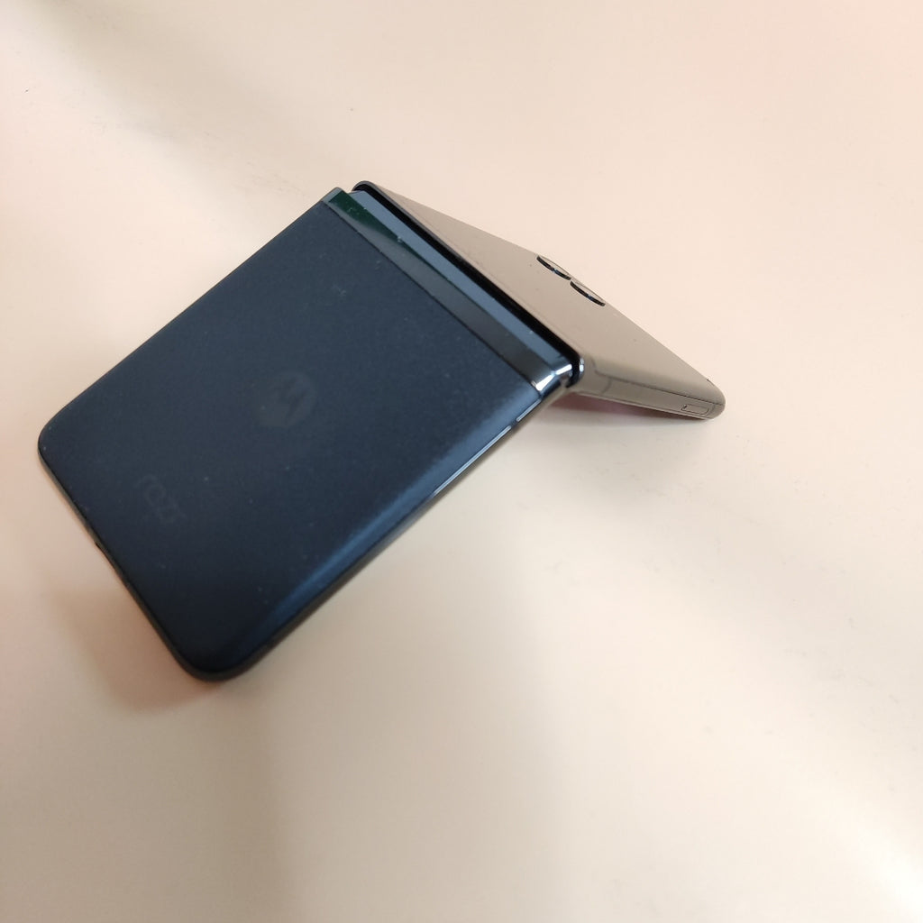 CELULAR MOTOROLA RAZR 40 ULTRA XT2321-2 (2023) 512 GB 12 GB RAM (SEMINUEVO)