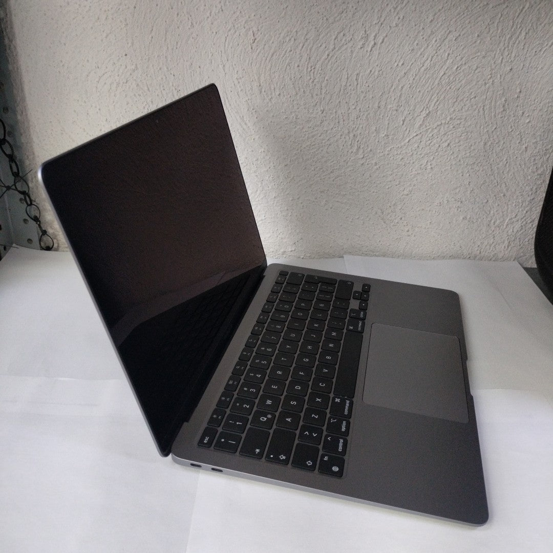 LAPTOP APPLE MACBOOK AIR 13" 2020 3.2 A2337 256 GB SSD 8 GB RAM (SEMINUEVO)