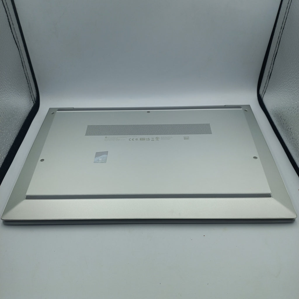 LAPTOP HP ELITEBOOK 840 G8 (2023) 256 GB SSD 16 GB RAM (SEMINUEVO)