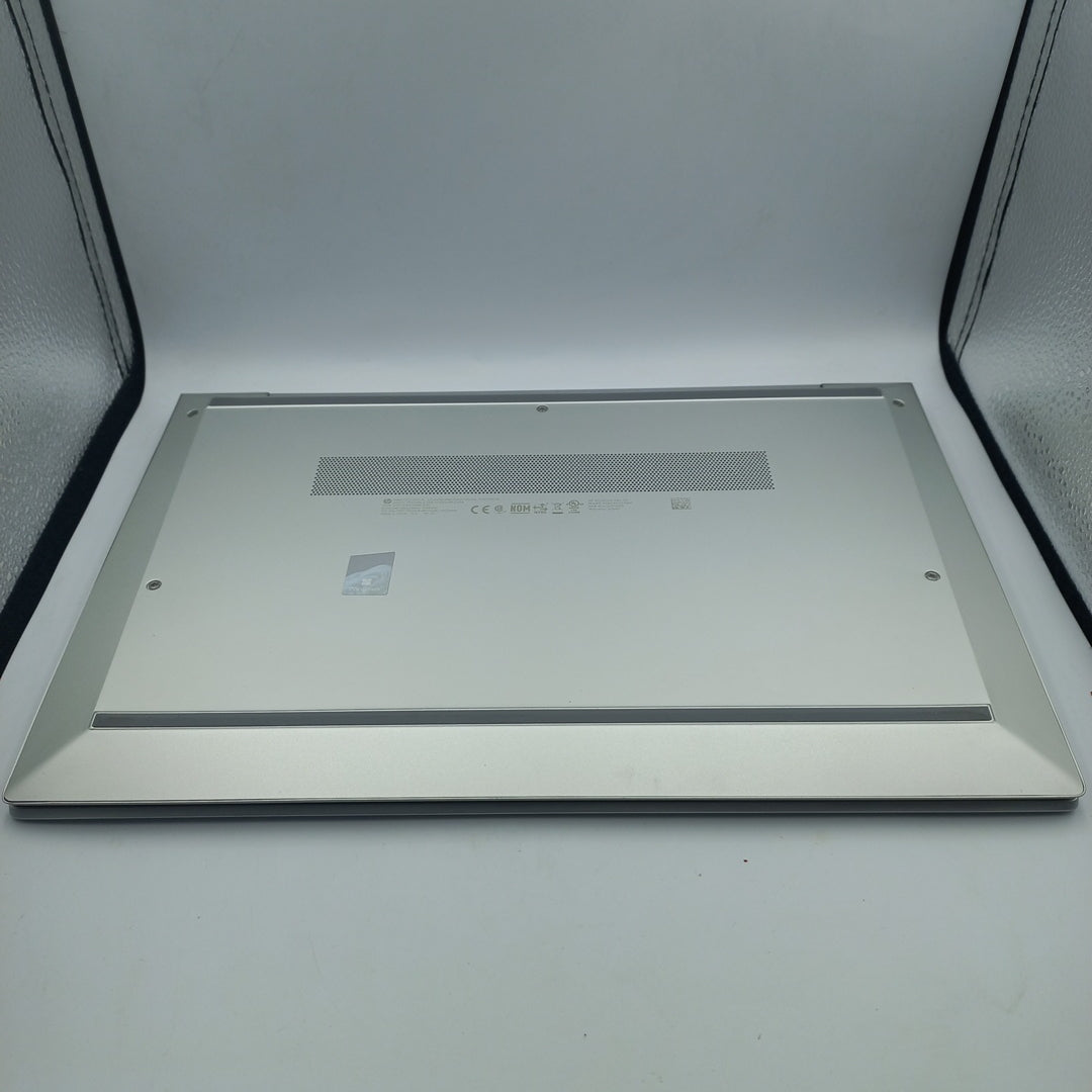 LAPTOP HP ELITEBOOK 840 G8 (2023) 256 GB SSD 16 GB RAM (SEMINUEVO)