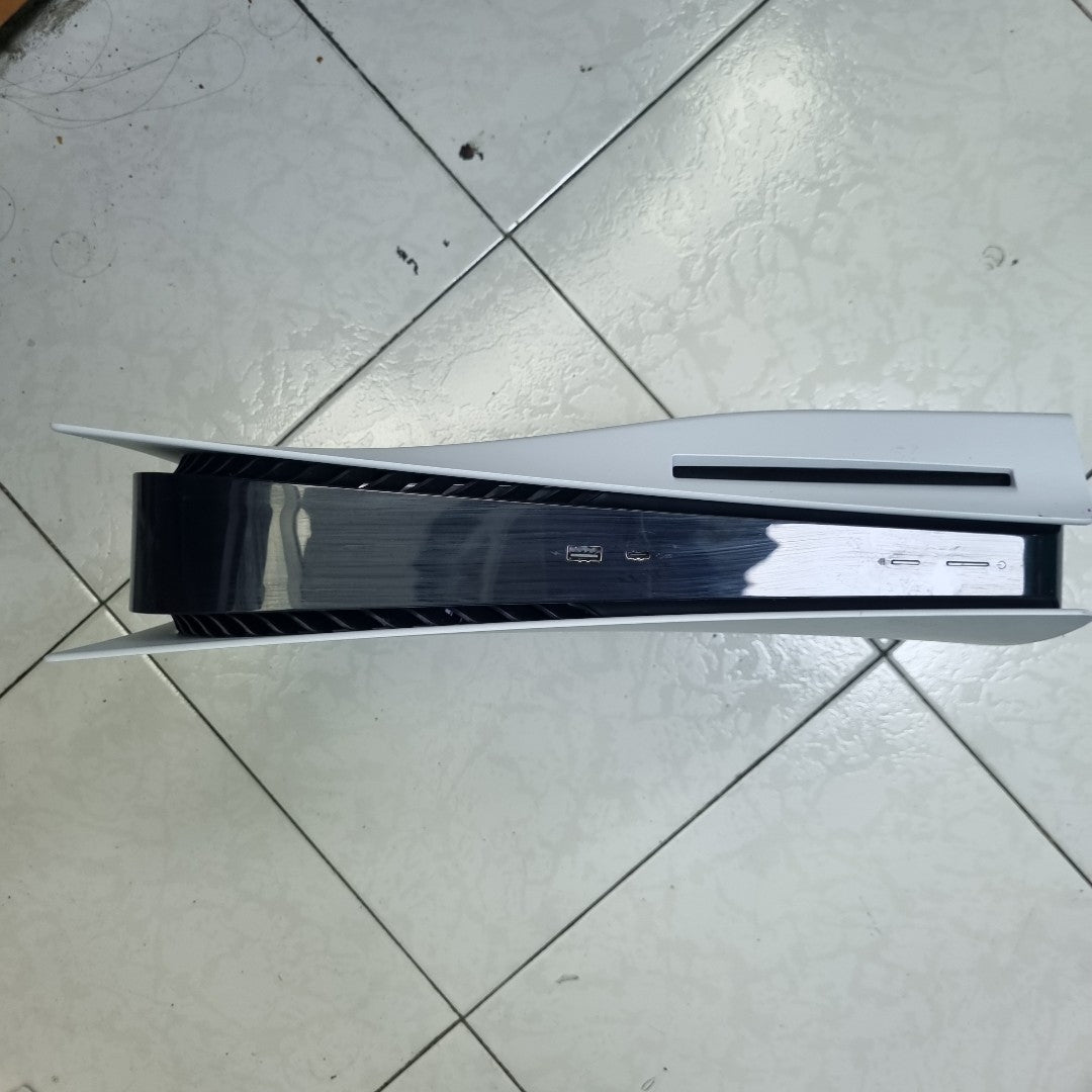 CONSOLA DE VIDEOJUEGO SONY PS5 825 SSD (SEMINUEVO)