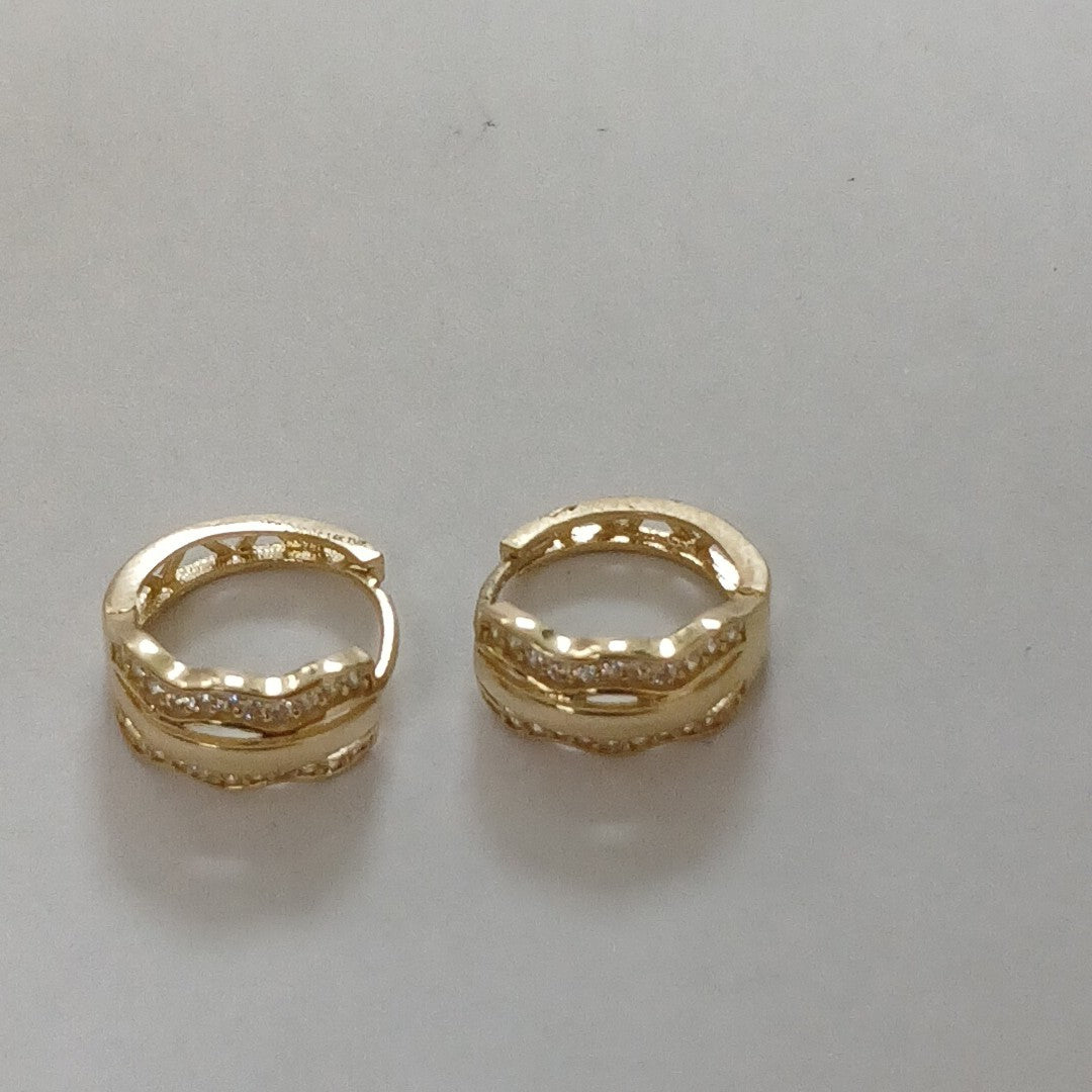 HUGGIES ORO 14K 2.6 (NUEVO)