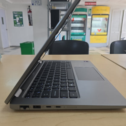 LAPTOP DELL LATITUDE 5450 (2024) 512 GB SSD 16 GB RAM (SEMINUEVO)